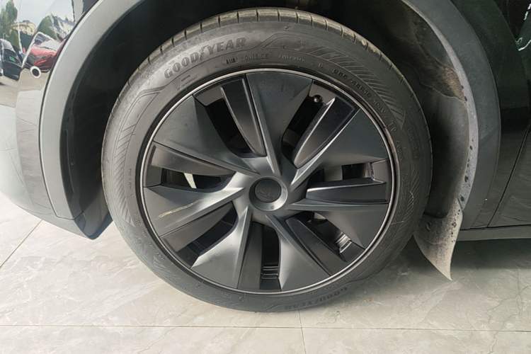Used Tesla Model Y 2023 Rear-Wheel-Drive Version Left Front Wheel Hub