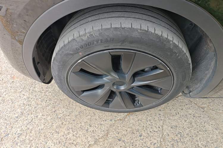 Used Tesla Model Y 2023 Rear-Wheel-Drive Version Left Front Wheel Hub