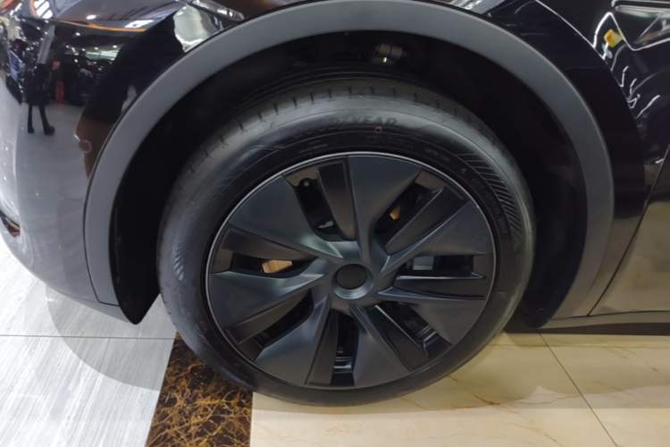 Used Tesla Model Y 2023 Rear-Wheel-Drive Version Left Front Wheel Hub