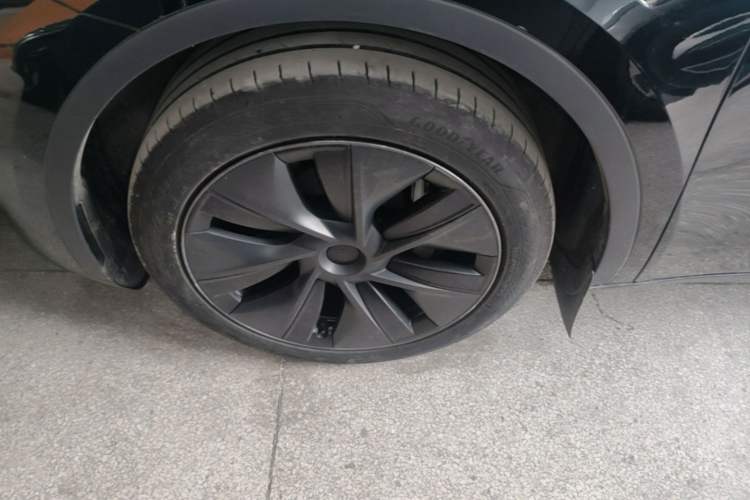 Used Tesla Model Y 2023 Rear-Wheel-Drive Version Left Front Wheel Hub