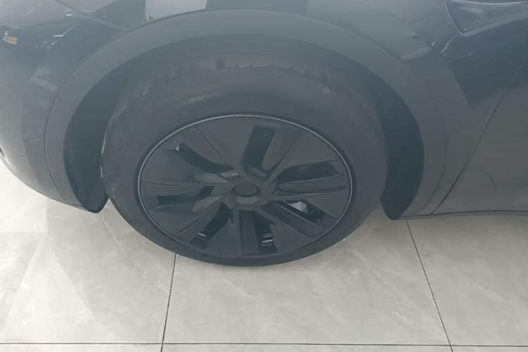 Used Tesla Model Y 2023 Rear-Wheel-Drive Version Left Front Wheel Hub