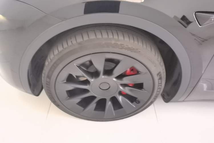 Used Tesla Model Y 2023 Rear-Wheel-Drive Version Left Front Wheel Hub