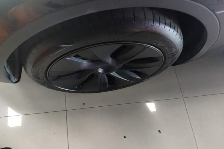Used Tesla Model Y 2023 Rear-Wheel-Drive Version Left Front Wheel Hub