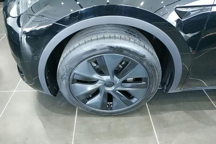 Used Tesla Model Y 2023 Rear-Wheel-Drive Version Left Front Wheel Hub