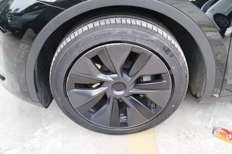 Used Tesla Model Y 2023 Rear-Wheel-Drive Version Left Front Wheel Hub