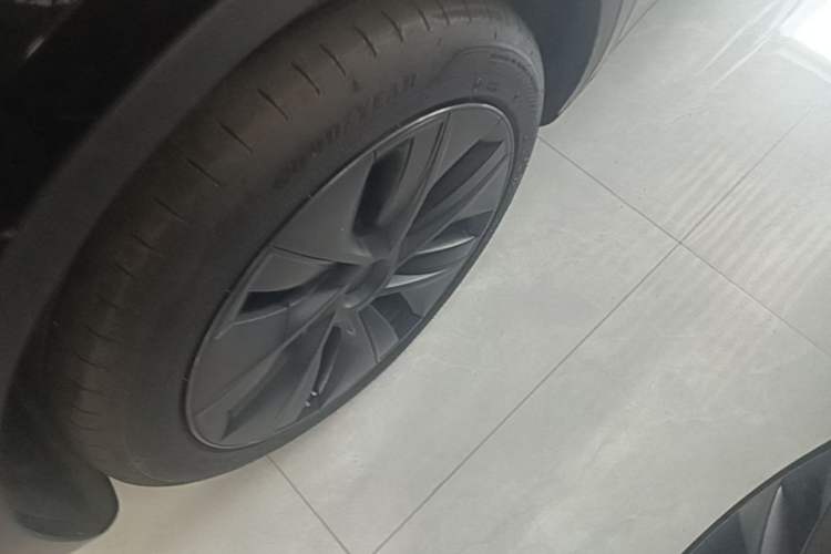 Used Tesla Model Y 2023 Rear-Wheel-Drive Version Left Front Wheel Hub