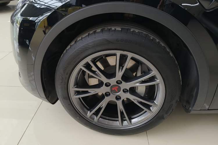 Used Tesla Model Y 2023 Rear-Wheel-Drive Version Left Front Wheel Hub