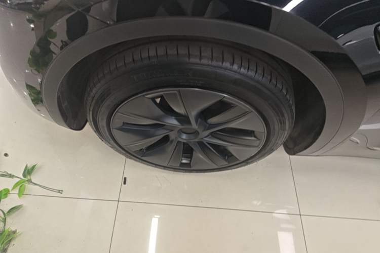 Used Tesla Model Y 2023 Rear-Wheel-Drive Version Left Front Wheel Hub