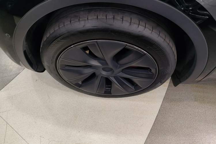 Used Tesla Model Y 2023 Rear-Wheel-Drive Version Left Front Wheel Hub