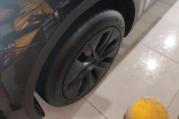 Used Tesla Model Y 2023 Rear-Wheel-Drive Version Left Front Wheel Hub