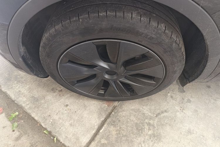 Used Tesla Model Y 2023 Rear-Wheel-Drive Version Left Front Wheel Hub