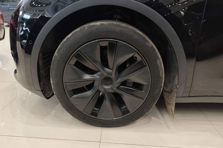 Used Tesla Model Y 2023 Rear-Wheel-Drive Version Left Front Wheel Hub
