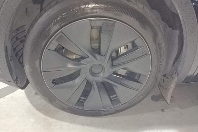 Used Tesla Model Y 2023 Rear-Wheel-Drive Version Left Front Wheel Hub