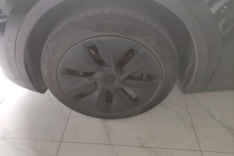 Used Tesla Model Y 2023 Rear-Wheel-Drive Version Left Front Wheel Hub