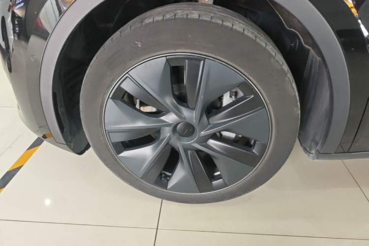 Used Tesla Model Y 2023 Rear-Wheel-Drive Version Left Front Wheel Hub