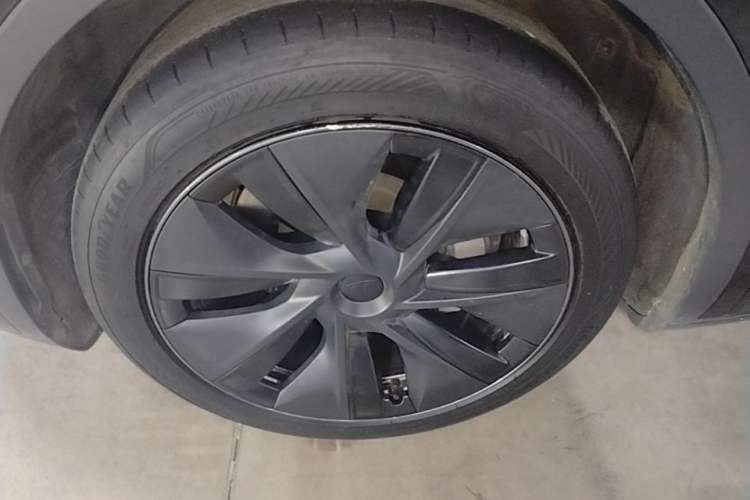 Used Tesla Model Y 2023 Rear-Wheel-Drive Version Left Front Wheel Hub