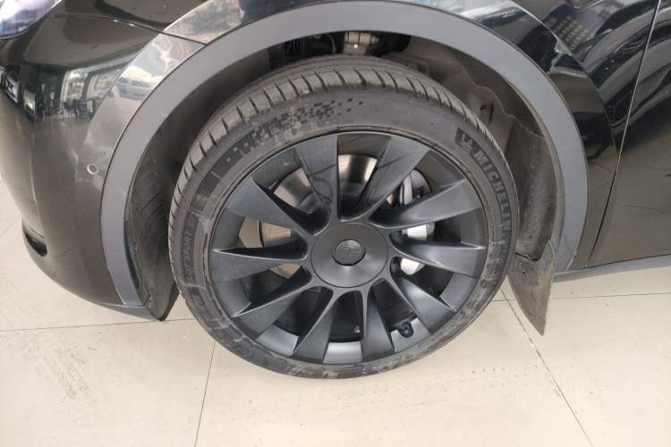 Used Tesla Model Y 2023 Rear-Wheel-Drive Version Left Front Wheel Hub