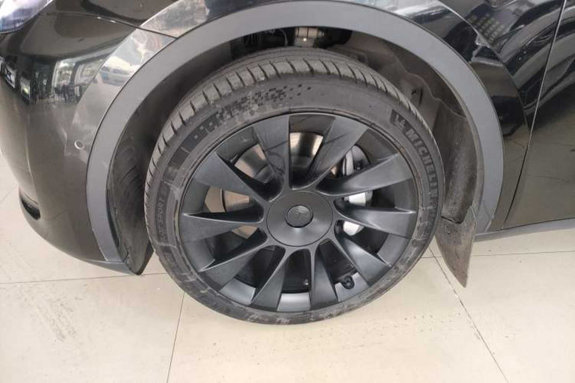 Used Tesla Model Y 2023 Rear-Wheel-Drive Version Left Front Wheel Hub