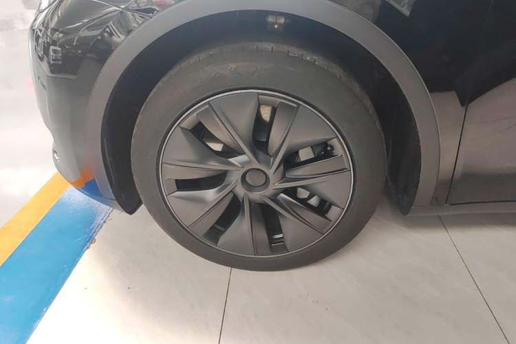 Used Tesla Model Y 2023 Rear-Wheel-Drive Version Left Front Wheel Hub