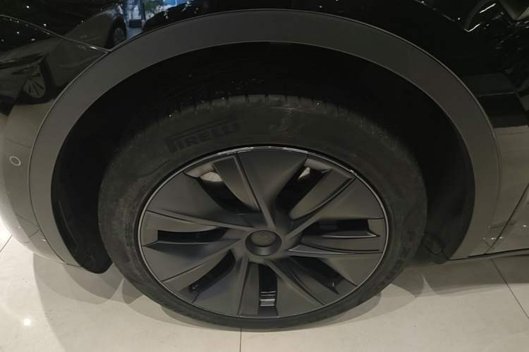 Used Tesla Model Y 2023 Rear-Wheel-Drive Version Left Front Wheel Hub