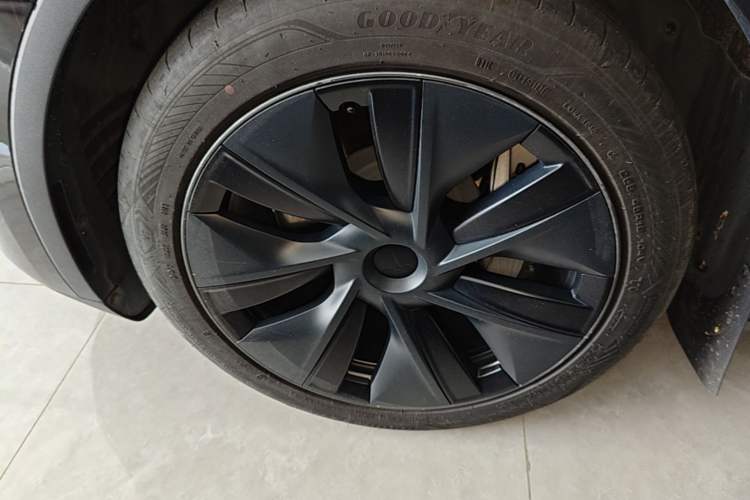 Used Tesla Model Y 2023 Rear-Wheel-Drive Version Left Front Wheel Hub