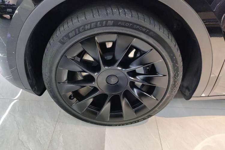 Used Tesla Model Y 2023 Rear-Wheel-Drive Version Left Front Wheel Hub
