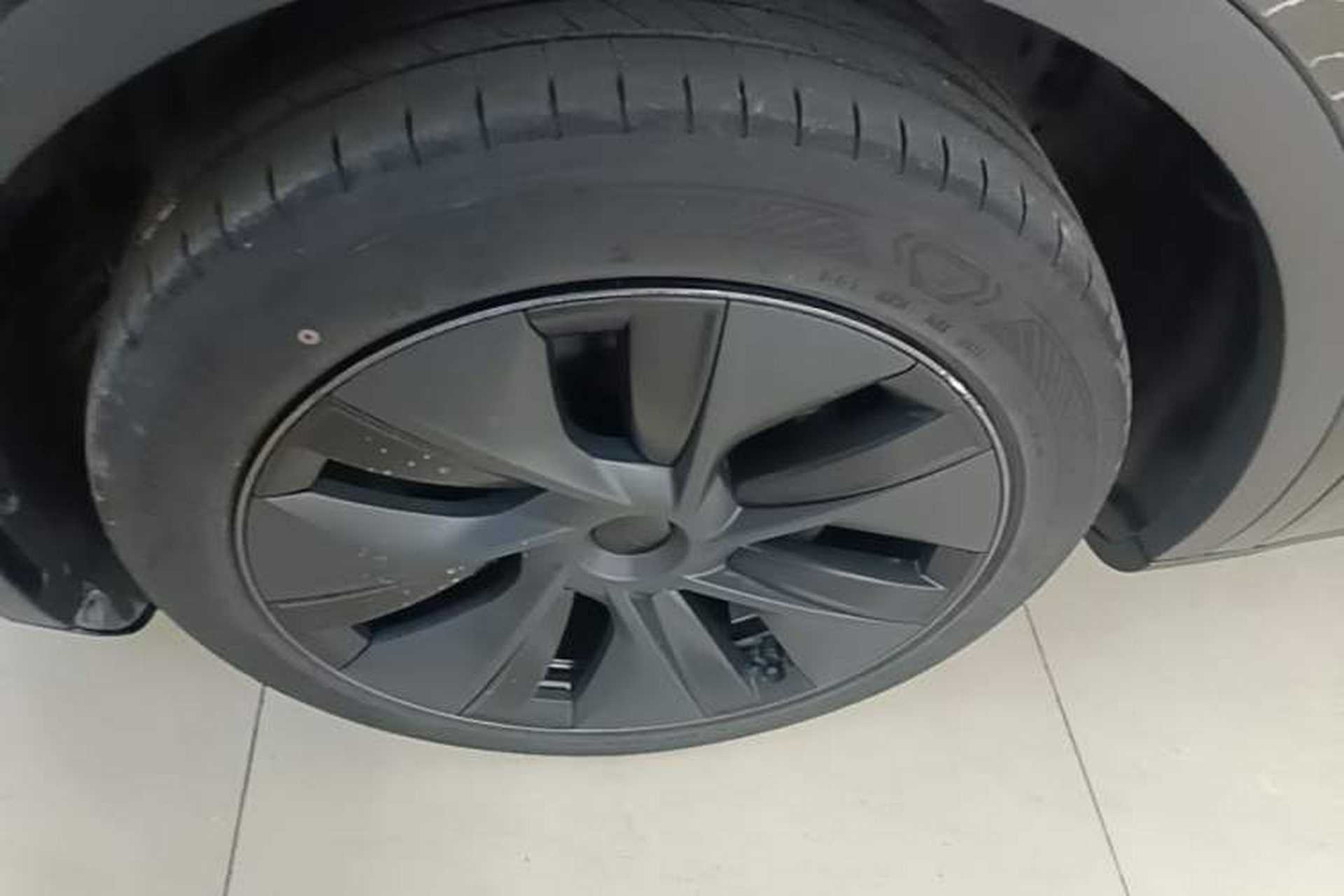 Used Tesla Model Y 2023 Rear-Wheel-Drive Version Left Front Wheel Hub
