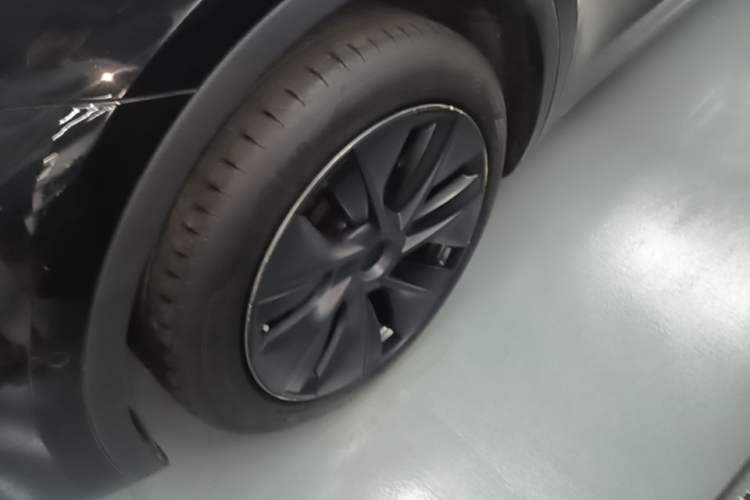 Used Tesla Model Y 2023 Rear-Wheel-Drive Version Left Front Wheel Hub