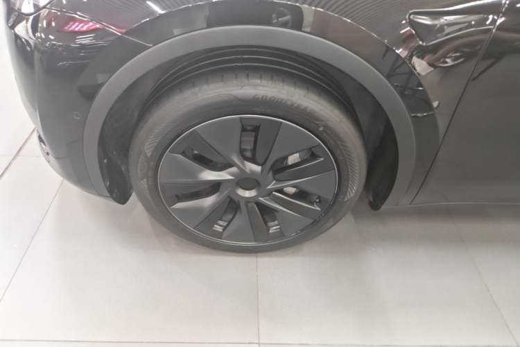 Used Tesla Model Y 2023 Rear-Wheel-Drive Version Left Front Wheel Hub