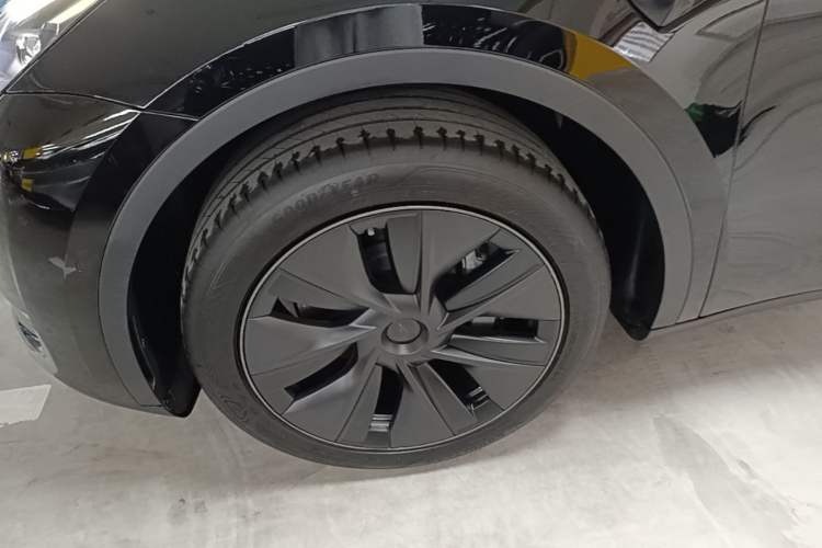 Used Tesla Model Y 2023 Rear-Wheel-Drive Version Left Front Wheel Hub