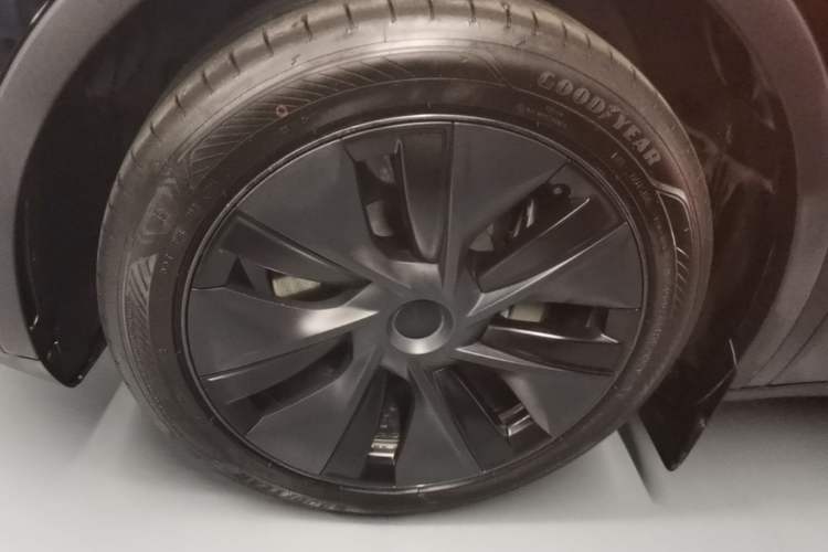 Used Tesla Model Y 2023 Rear-Wheel-Drive Version Left Front Wheel Hub