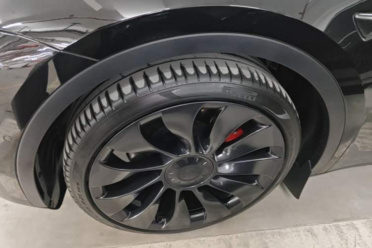 Used Tesla Model Y 2023 High-Performance All-Wheel-Drive Version Left Front Wheel Hub