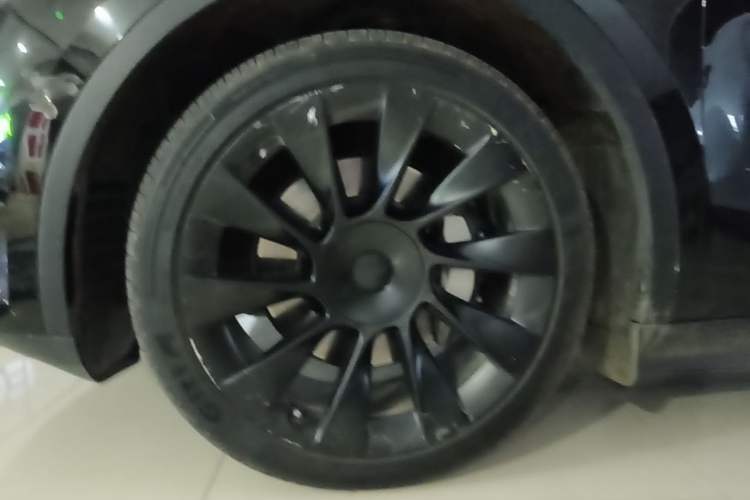 Used Tesla Model Y 2023 Rear-Wheel-Drive Version Left Front Wheel Hub
