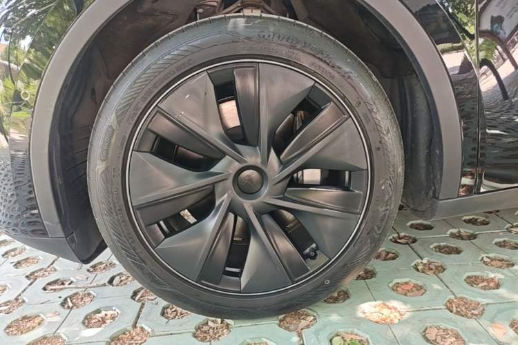 Used Tesla Model Y 2023 Rear-Wheel-Drive Version Left Front Wheel Hub