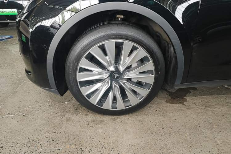 Used Tesla Model Y 2023 Rear-Wheel-Drive Version Left Front Wheel Hub