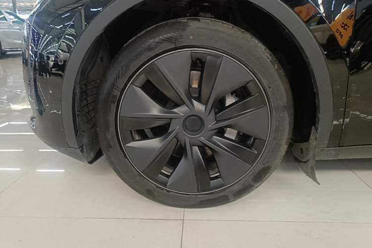 Used Tesla Model Y 2023 Rear-Wheel-Drive Version Left Front Wheel Hub