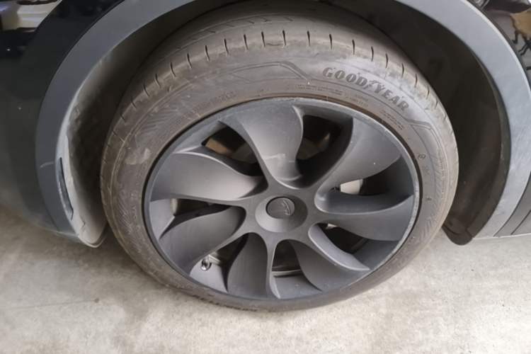 Used Tesla Model Y 2023 Rear-Wheel-Drive Version Left Front Wheel Hub