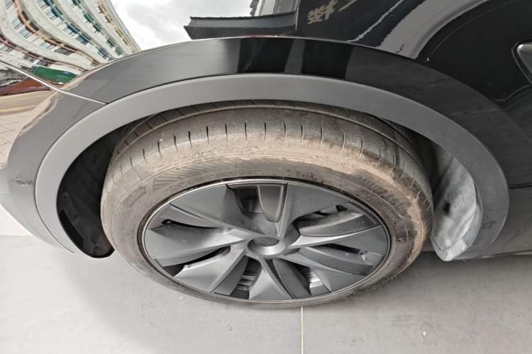 Used Tesla Model Y 2023 Rear-Wheel-Drive Version Left Front Wheel Hub