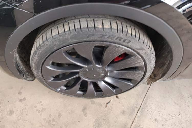Used Tesla Model Y 2023 High-Performance All-Wheel-Drive Version Left Front Wheel Hub