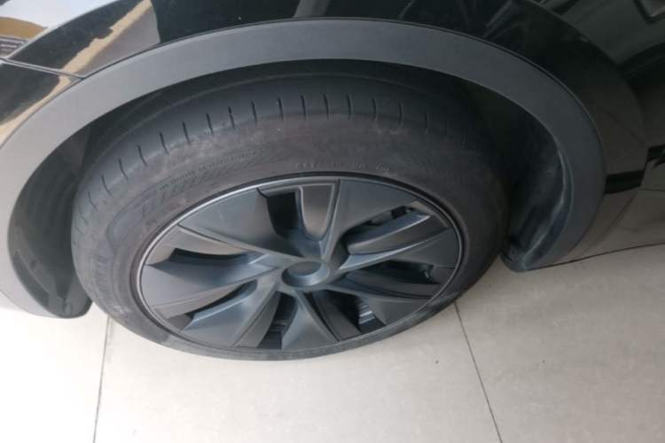 Used Tesla Model Y 2023 Rear-Wheel-Drive Version Left Front Wheel Hub