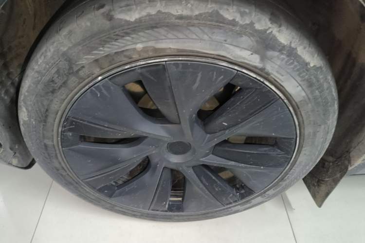 Used Tesla Model Y 2023 Rear-Wheel-Drive Version Left Front Wheel Hub