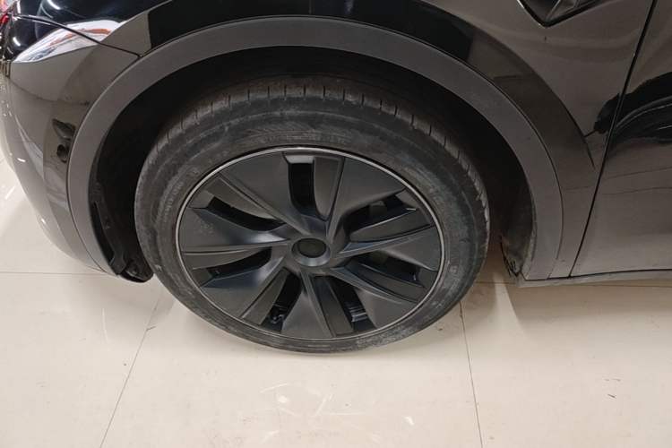 Used Tesla Model Y 2023 Rear-Wheel-Drive Version Left Front Wheel Hub