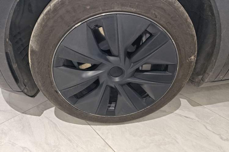 Used Tesla Model Y 2023 Rear-Wheel-Drive Version Left Front Wheel Hub
