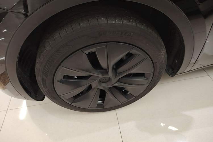 Used Tesla Model Y 2023 Rear-Wheel-Drive Version Left Front Wheel Hub