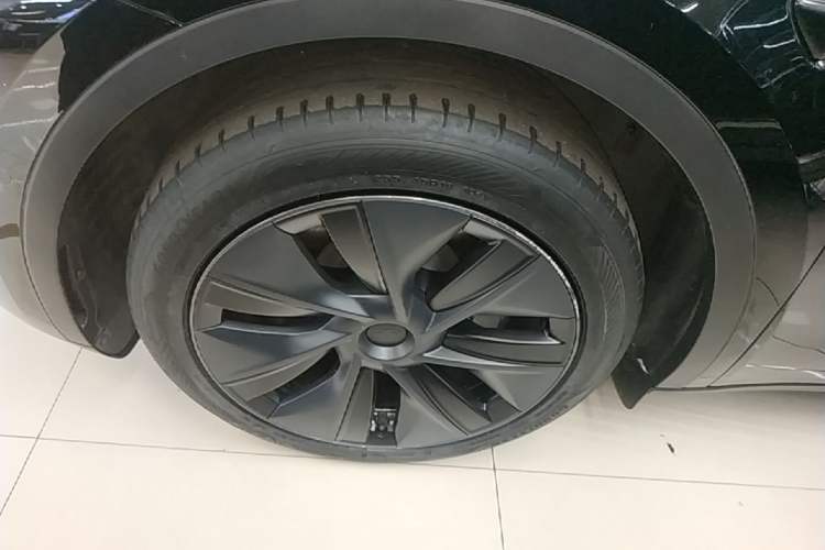 Used Tesla Model Y 2023 Rear-Wheel-Drive Version Left Front Wheel Hub