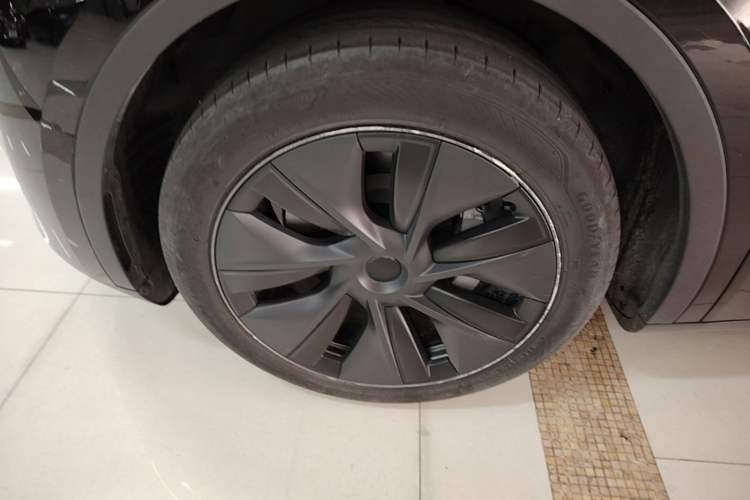 Used Tesla Model Y 2023 Rear-Wheel-Drive Version Left Front Wheel Hub
