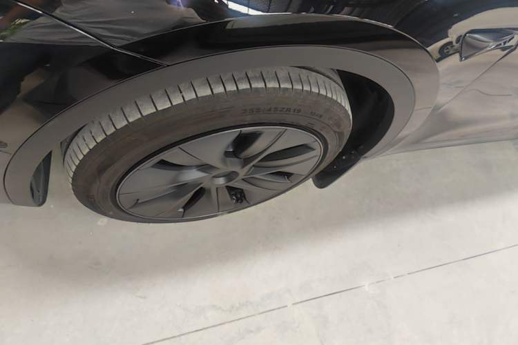 Used Tesla Model Y 2023 Rear-Wheel-Drive Version Left Front Wheel Hub