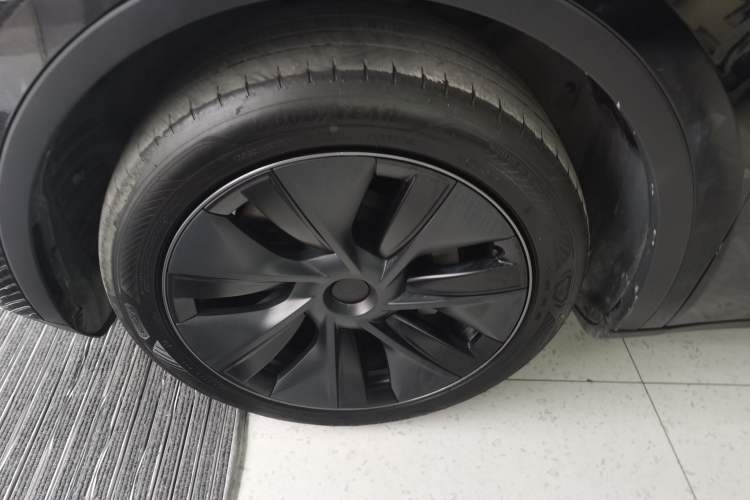 Used Tesla Model Y 2023 Rear-Wheel-Drive Version Left Front Wheel Hub