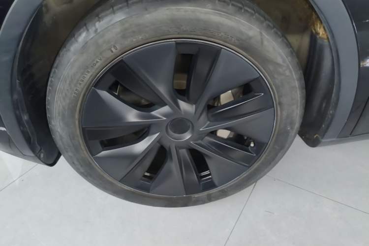 Used Tesla Model Y 2023 Rear-Wheel-Drive Version Left Front Wheel Hub