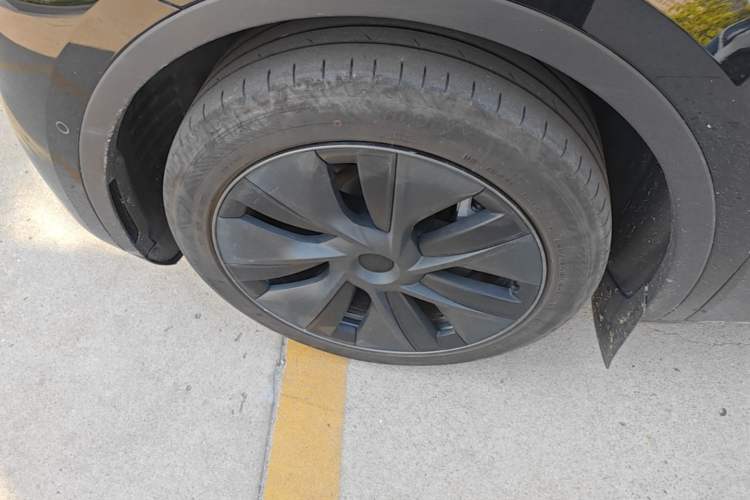 Used Tesla Model Y 2023 Rear-Wheel-Drive Version Left Front Wheel Hub